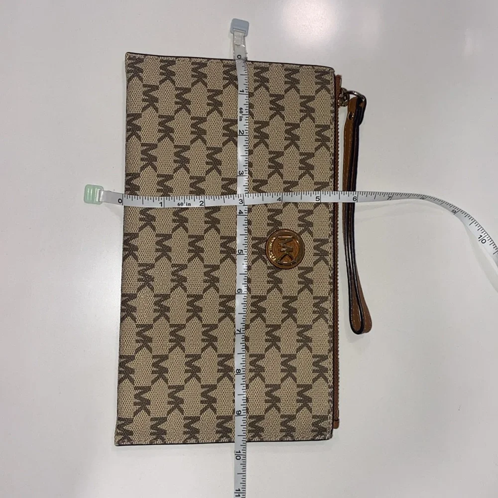 Michael Kors Aspen Jet‎ Set Zipper Clutch Wristlet